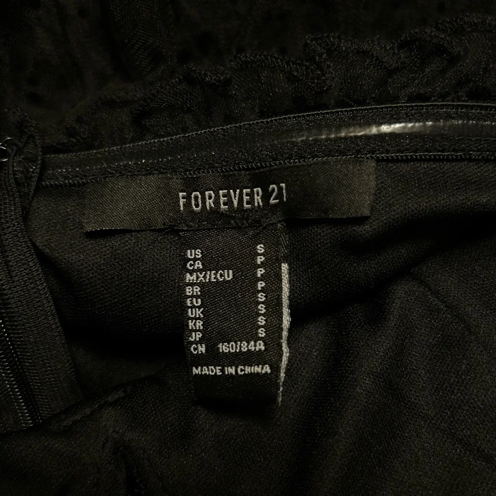 Forever 21 Black Velvet Tulle Dress NWOT size small Gothic Y2K style - Picture 2 of 4